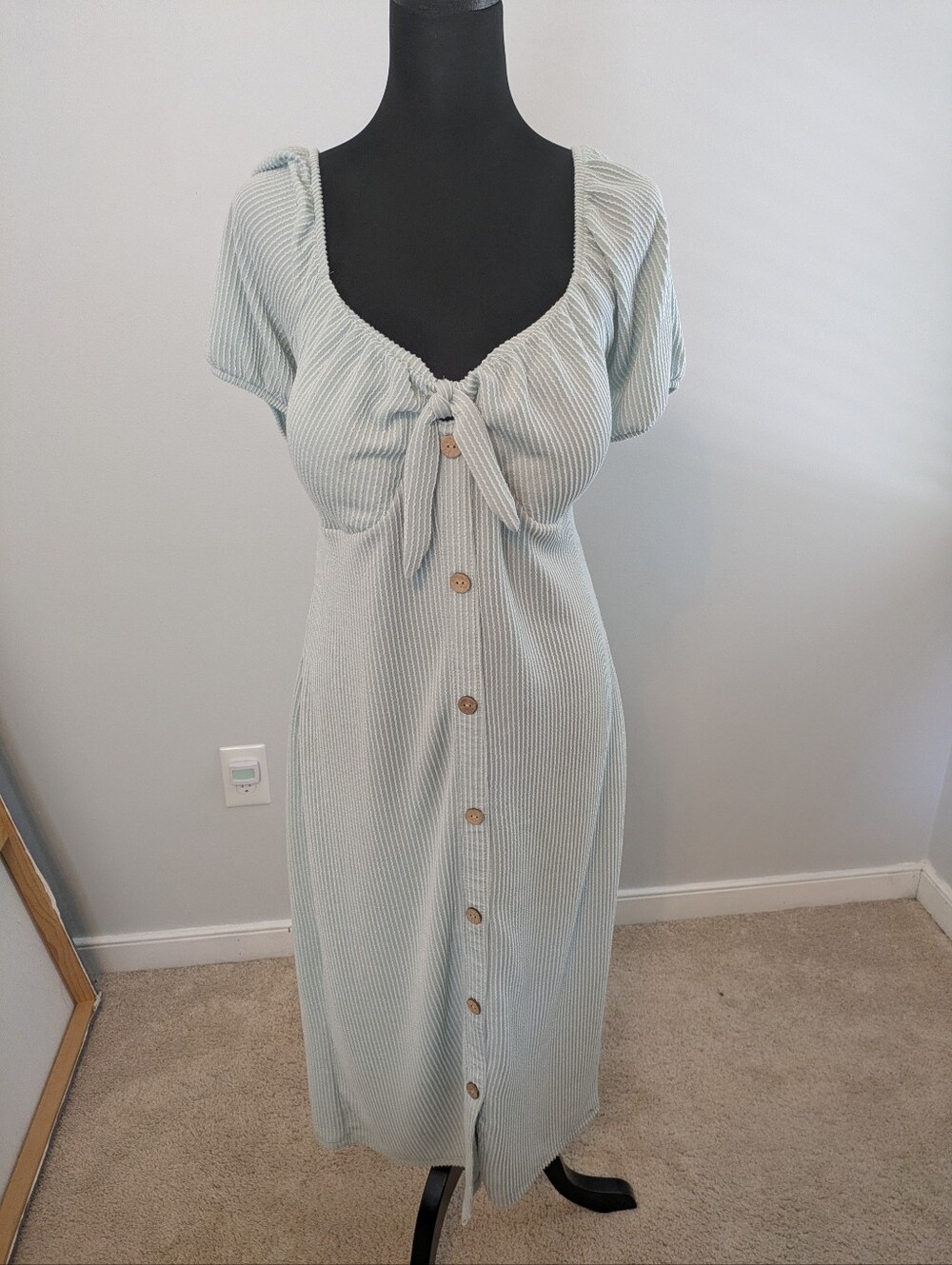 Light Green Button-Front Midi Dress with Tie Neck And Puff Sleeves Size XXL